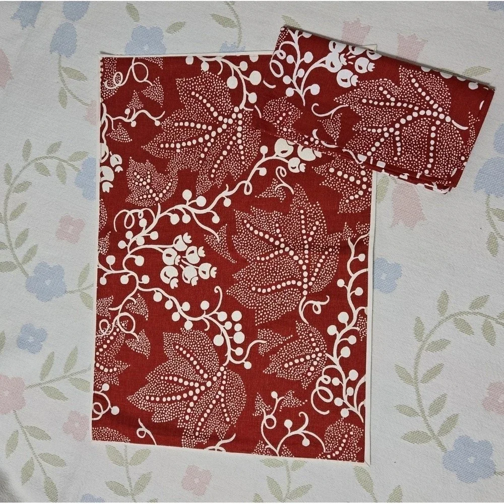 Pottery Barn Fabric Placemats (8) & Napkins (6)